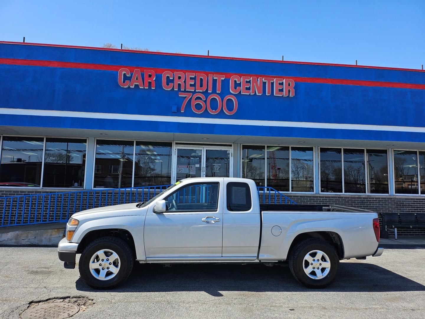 2012 SILVER Chevrolet Colorado 1LT Ext. Cab 2WD (1GCESCF91C8) with an 2.9L L4 DOHC 16V engine, 4-Speed Automatic transmission, located at 7600 S Western Ave., Chicago, IL, 60620, (773) 918-3980, 0.000000, 0.000000 - Photo#0